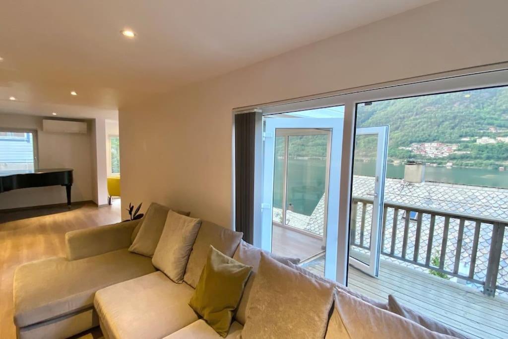 Fjordside Panorama House Trolltunga Vila Odda Exterior foto